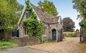 2 Bedroom Cosy Cottage With Hot Tub In Hambrook Close To Bristol City Centre