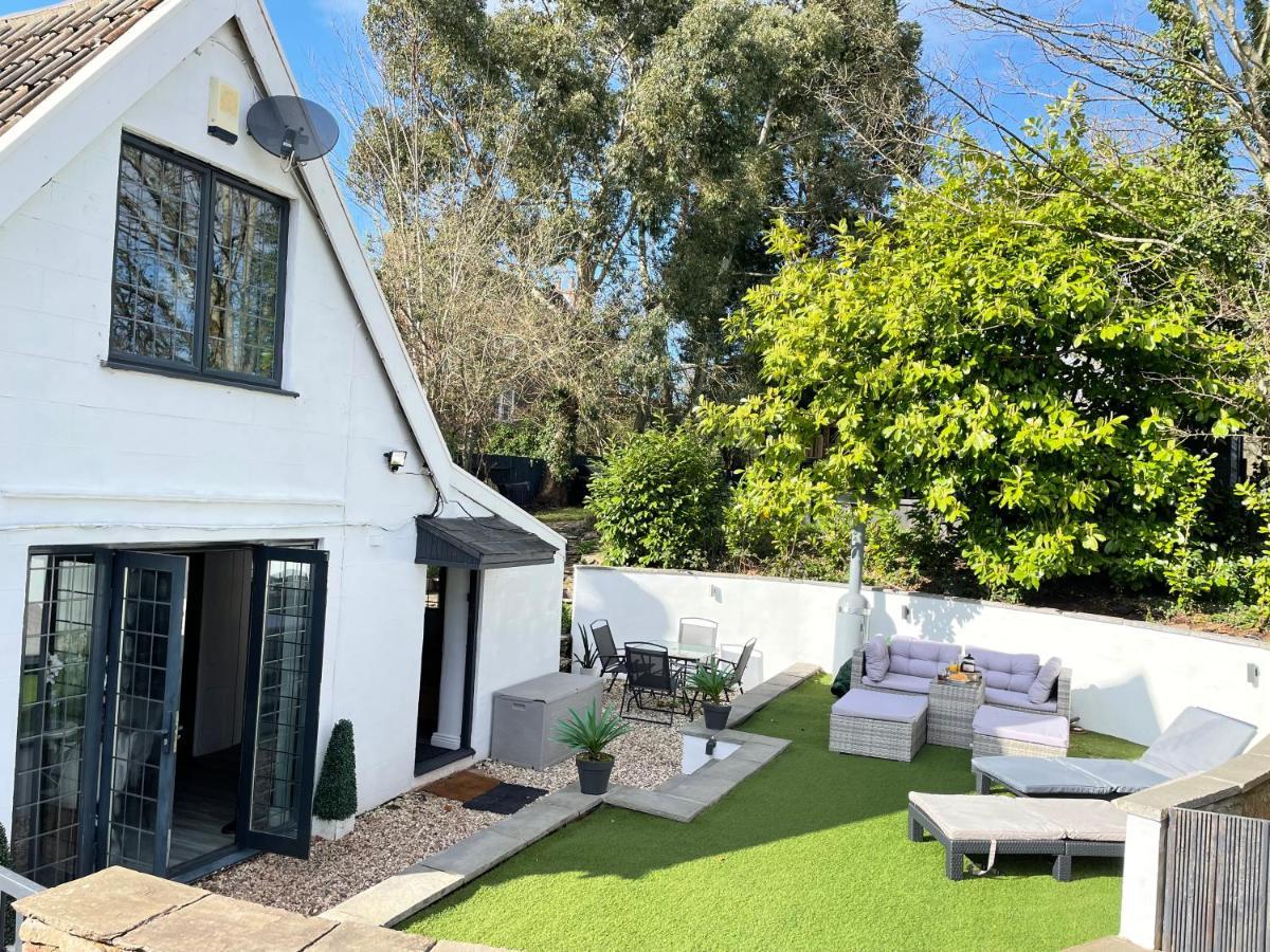 2 Bedroom Cosy Cottage With Hot Tub In Hambrook Close To Bristol City Centre Exterior foto