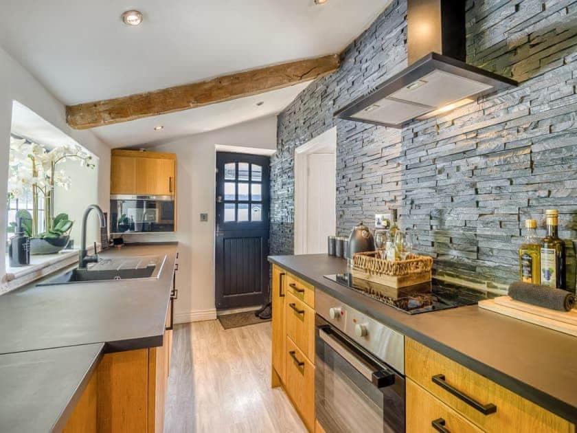 2 Bedroom Cosy Cottage With Hot Tub In Hambrook Close To Bristol City Centre Exterior foto